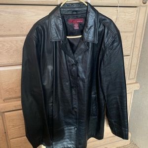 Selling this leather jacket